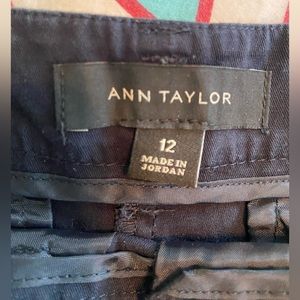 Ann Taylor 12. Only worn once, great structured short!